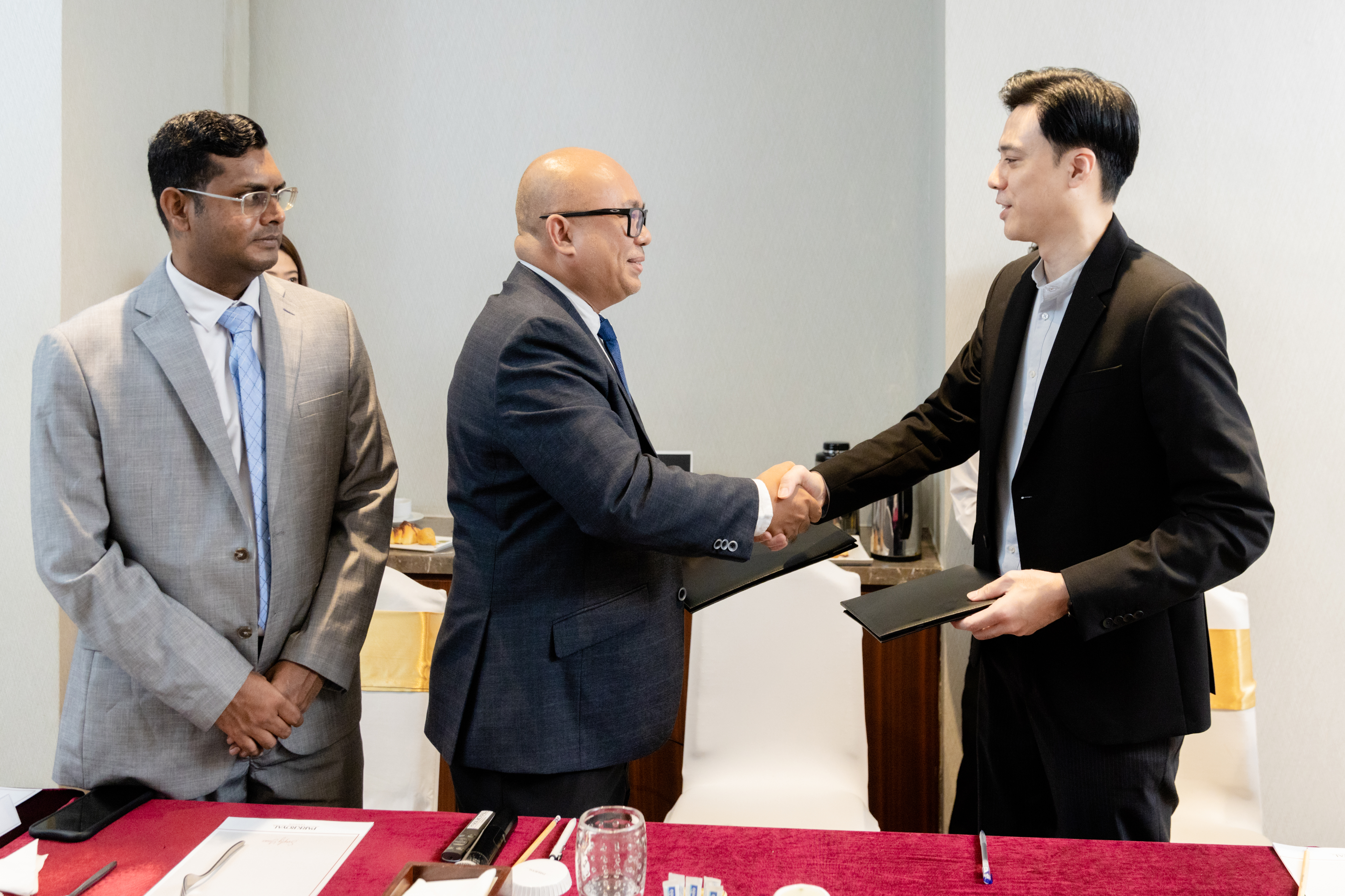 Inter Group and Watchdata Technologies representatives shaking hands after MOU signing